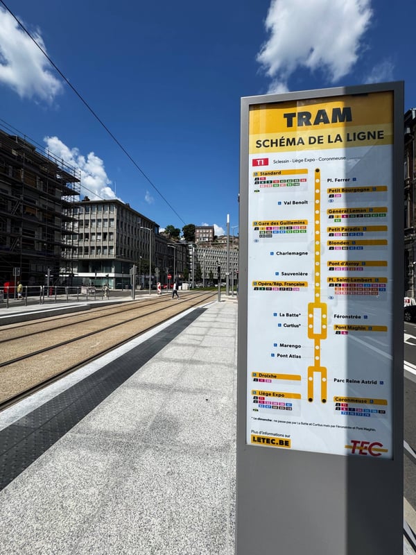panneau affichage trajet tram liege
